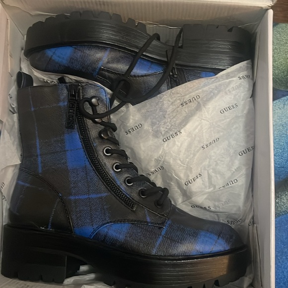 NIB Guess Fearne Blue Black Plaid Combat Boots Womens Size 7.5M NIB - Picture 2 of 3